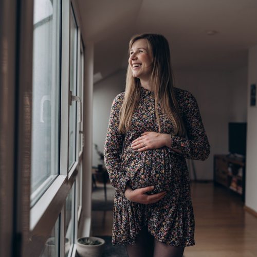 abybauchfotos, Babybauchfotografie, Babybauchfotograf, Babybabuchfotografin, Schwangerschaftsbilder, Schweinfurt, Würzburg, Bamberg, Babybauch Fotos, Geschenke zur Geburt, Baby Shower, Geschenke zur Weihnachten, Babybauch Bilder alleine, Babybauchbilder mit Kinder, Familienbilder, Neugeborenenfotos, Babyparty, Genderreveal, Gutschein zur Geburt, Gutschein zur Schwangerschaft, Schwangerschaft, Hebamme Schweinfurt, Hebamme Würzburg, Kinderarzt Schweinfurt, Kinderarzt Würzburg, Schwangerschaftsbilder mit Kind und Partner, Schwangerschaftskleider, Schwangerschaftsbilder, Schwangerschaftsfotos, Babybauchshooting, Geschenkidee Baby, hochwertige Bilder, ästhetische Babybauchbilder, Babybilder Zuhause, Homestory Schweinfurt, Homestory Würzburg, Gutschein zur Babyparty, Shooting Baby, Shooting Babybauch, Familienshooting, Familienbilder, Homestory Reportagen, Geburtsreportagen, Wochenbettreportagen, Schawangerschaftsshooting mit Partner und Geschwister, Gutschein Shooting Schweinfurt, Gutscheinshooting Würzburg, Unterfranken, Bamberg, Hassfurt, Volkach